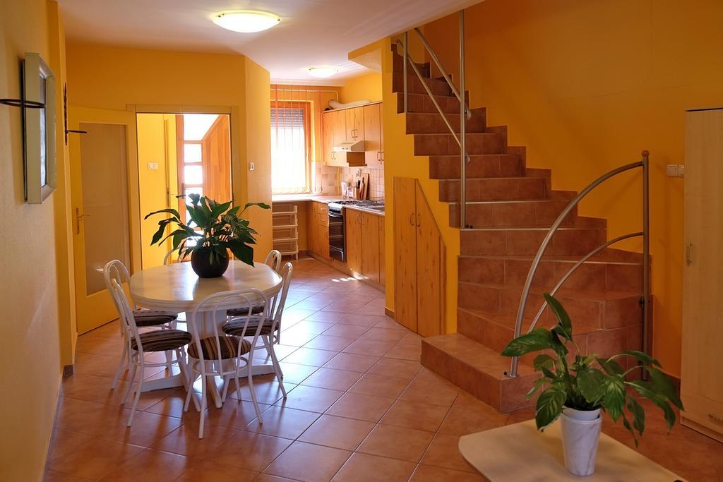 غيولا Var-Torony Apartman المظهر الخارجي الصورة